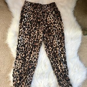Leopard 🐆 crepe Jogger pants